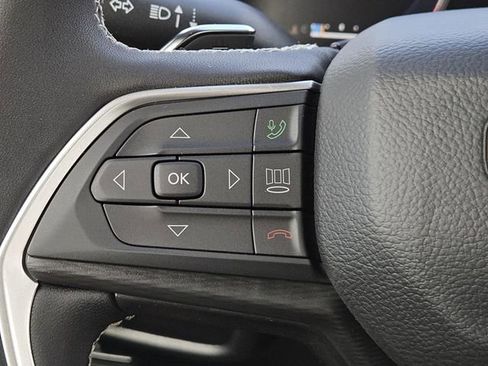 New 2025 Jeep Grand Cherokee L Laredo image 18