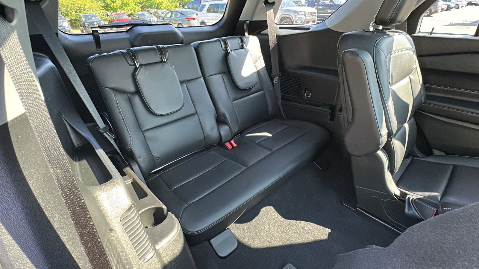 Used 2022 Ford Explorer XLT w/ Equipment Group 202A AWD/4WD image 27