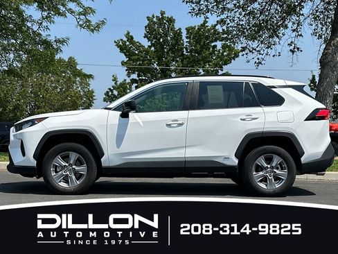 Used 2022 Toyota RAV4 LE AWD/4WD image 10