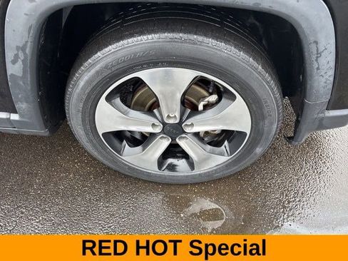 Used 2018 Jeep Compass Latitude FWD image 40