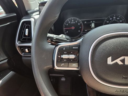 Used 2023 Kia Sorento LX FWD image 25