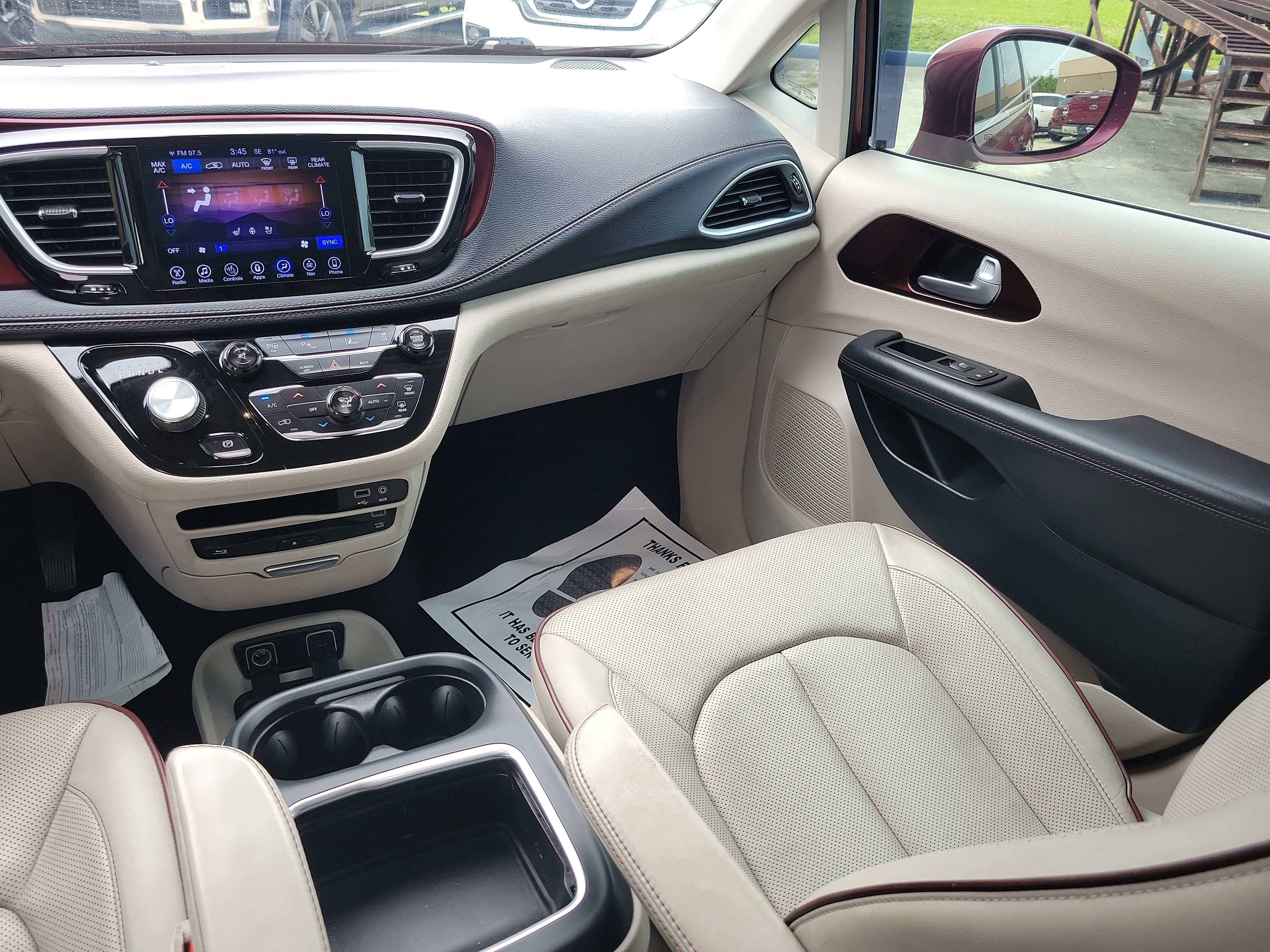 Used 2017 Chrysler Pacifica Limited w/ UConnect Theater Package FWD image 14
