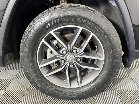 Used 2018 Jeep Grand Cherokee Limited image 31