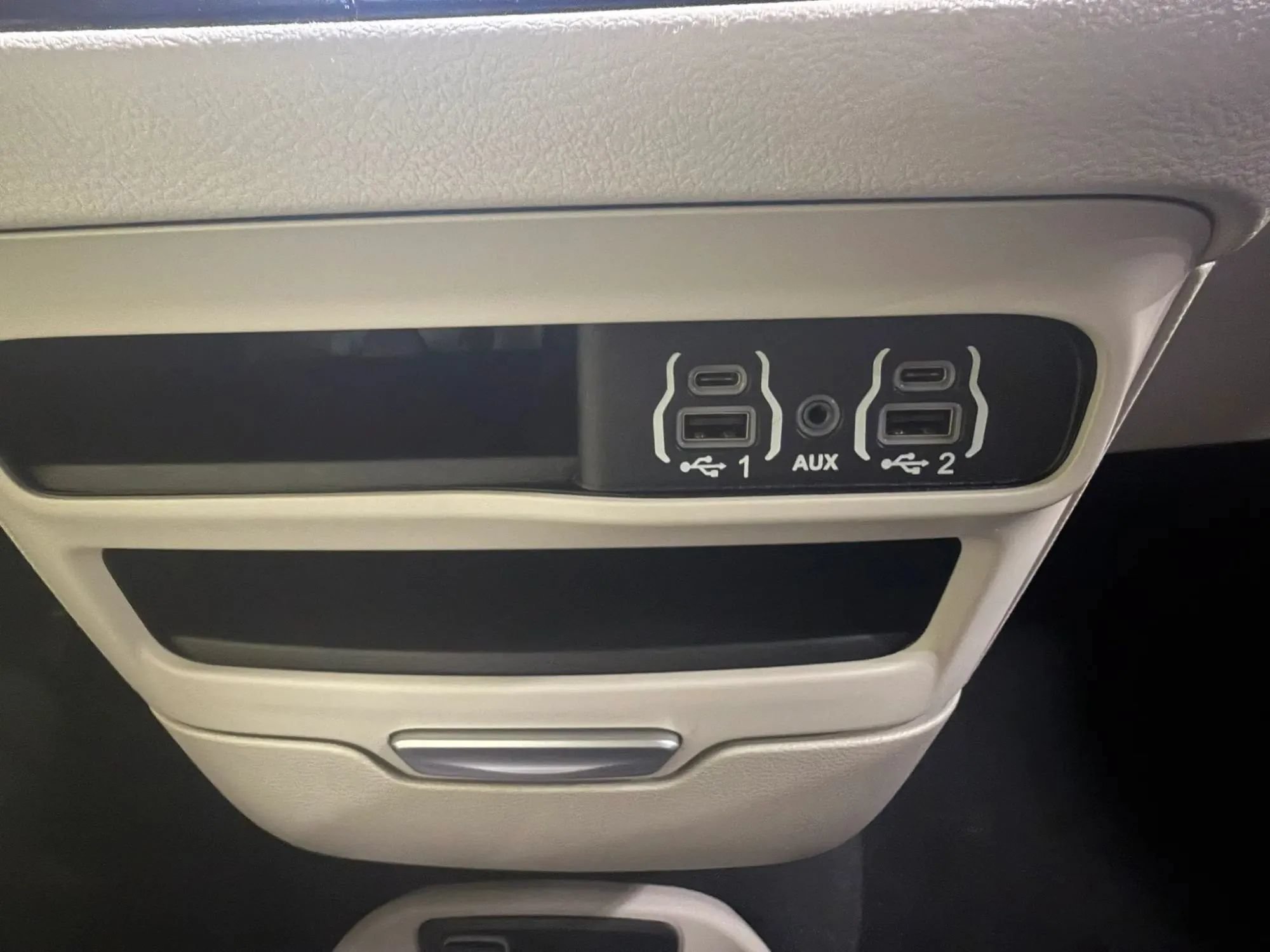 Used 2023 Chrysler Pacifica Touring-L FWD image 31