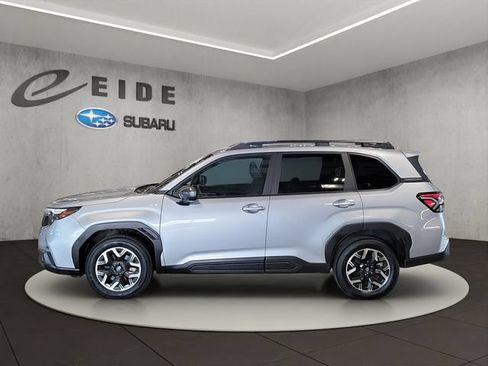 Used 2025 Subaru Forester Premium AWD/4WD image 10