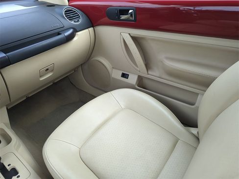 Used 2008 Volkswagen Beetle SE image 27