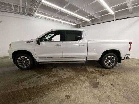 Used 2023 Chevrolet Silverado 1500 High Country w/ Technology Package image 3