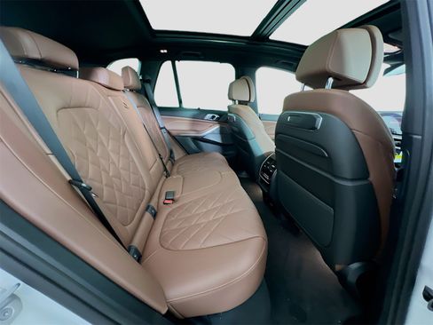New 2026 BMW X5 M60i w/ Executive Package image 30