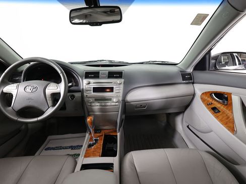 Used 2010 Toyota Camry XLE image 29