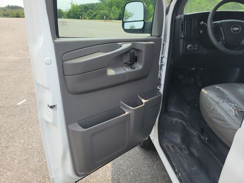 Used 2013 Chevrolet Express 1500 RWD image 15