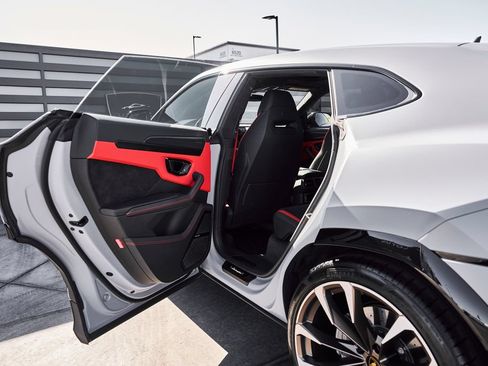 Used 2024 Lamborghini Urus S AWD/4WD image 29