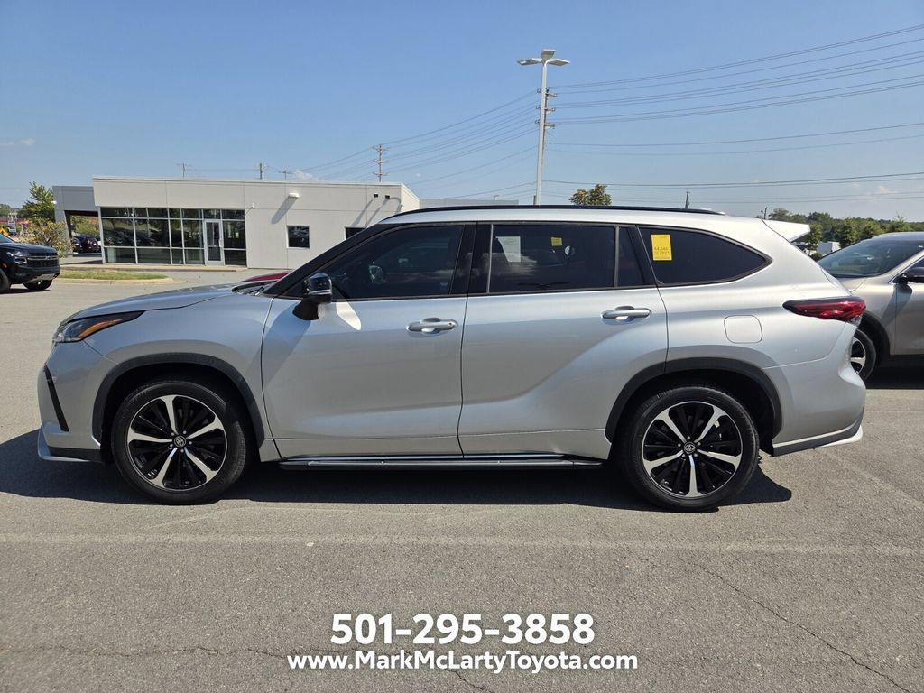 Used 2021 Toyota Highlander XSE FWD image 6