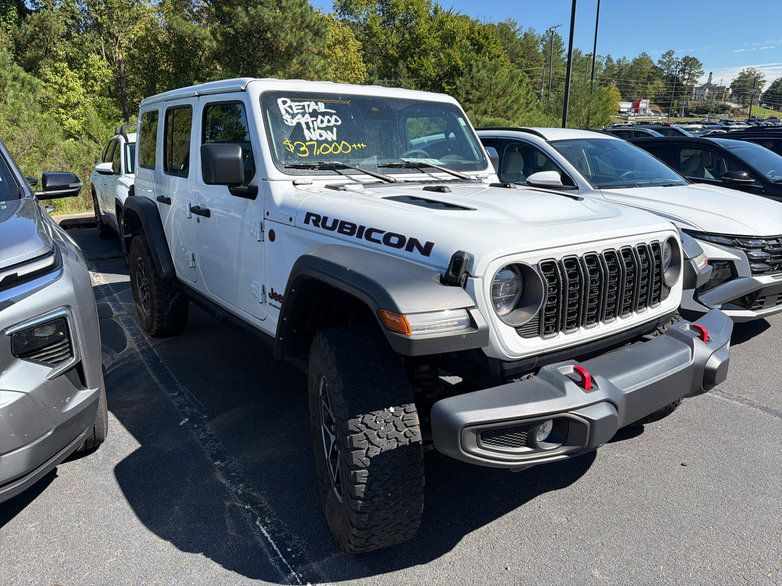 Used 2025 Jeep Wrangler Unlimited Rubicon w/ Convenience Group AWD/4WD image 4