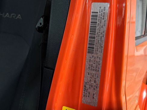 Used 2018 Jeep Wrangler Unlimited Sahara image 19