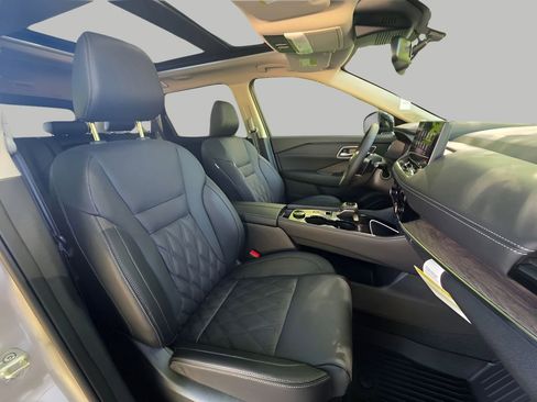New 2026 Nissan Rogue Platinum AWD/4WD image 12