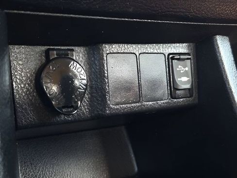 Used 2015 Toyota Corolla LE image 26