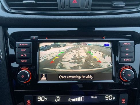 Used 2019 Nissan Rogue SV w/ Premium Package image 38