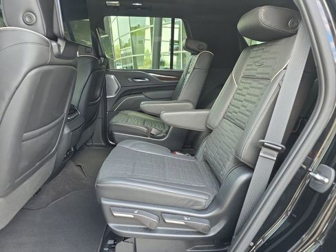 Used 2023 Cadillac Escalade Sport Platinum w/ LPO, ONYX Package image 11