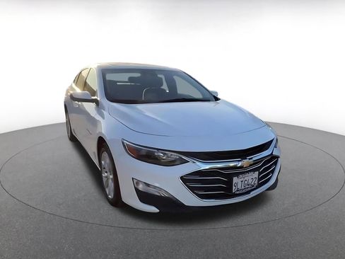 Used 2024 Chevrolet Malibu LT image 3