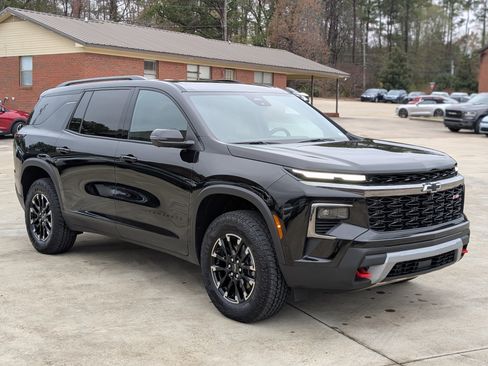 Used 2025 Chevrolet Traverse Z71 w/ Driver Confidence Package image 11