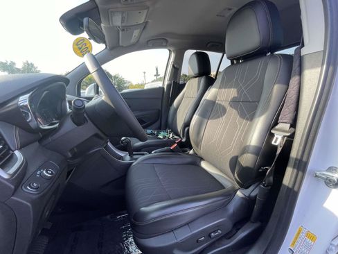 Used 2020 Chevrolet Trax LT w/ LT Convenience Package FWD image 16