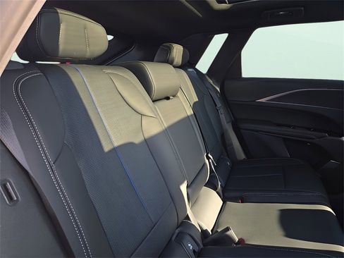 New 2025 Cadillac Lyriq Luxury image 15