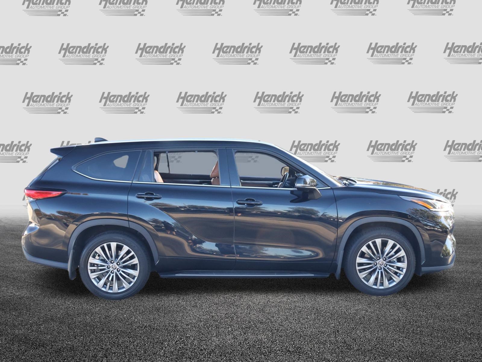 Used 2021 Toyota Highlander Platinum AWD/4WD image 10