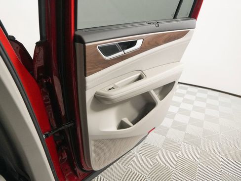 Used 2024 Volkswagen Atlas SE image 16