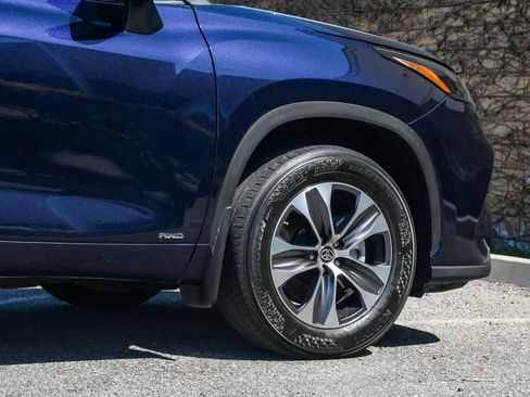 Used 2023 Toyota Highlander XLE image 11