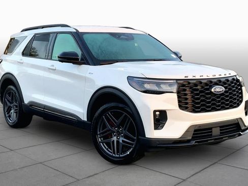 Used 2025 Ford Explorer ST-Line w/ ST-Line Street Pack AWD/4WD image 3