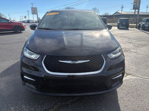 New 2026 Chrysler Pacifica Limited image 2