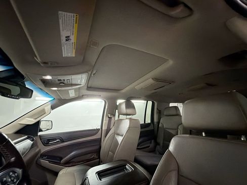 Used 2018 Chevrolet Suburban LT image 18