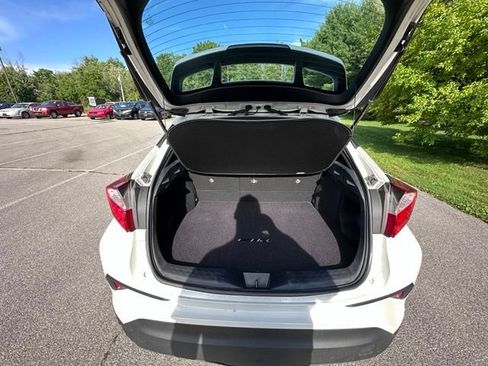 Used 2021 Toyota C-HR LE FWD image 10