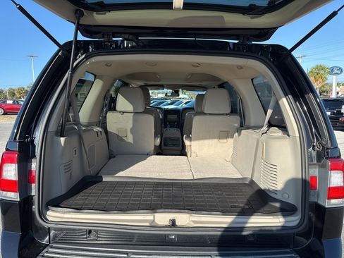 Used 2016 Lincoln Navigator Select image 13