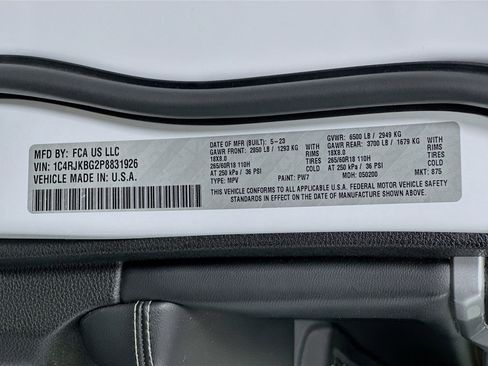 Used 2023 Jeep Grand Cherokee L Limited AWD/4WD image 12