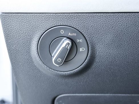 New 2025 Volkswagen Taos SE image 24