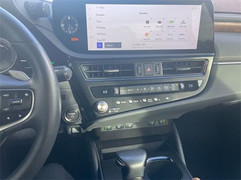 Certified 2025 Lexus ES 300h w/ Premium Package image 6