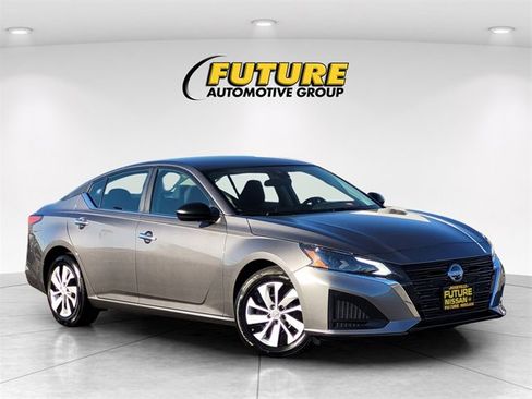 Certified 2025 Nissan Altima 2.5 S image 1