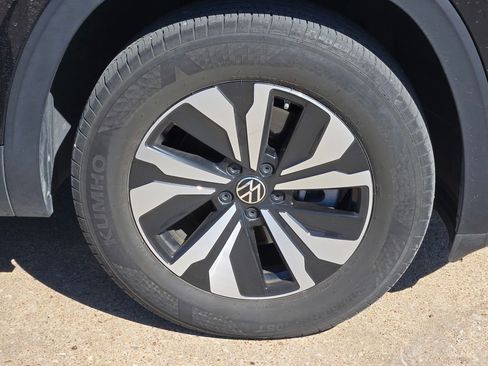 Used 2024 Volkswagen Atlas Cross Sport SE image 7