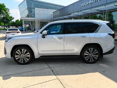 Used 2025 Lexus LX 600 4WD w/ Accessory Package (2T) image 8