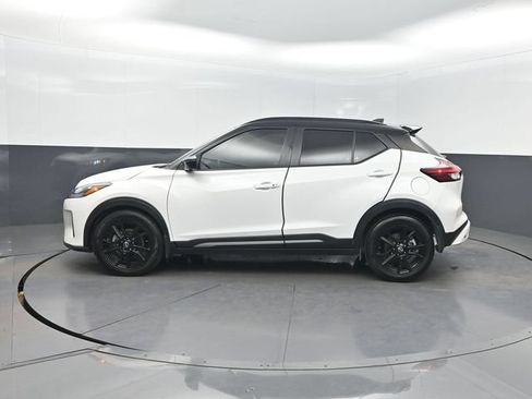 Used 2023 Nissan Kicks SR w/ SR Premium Package FWD image 2