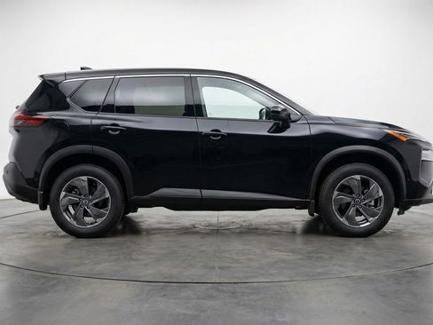 Used 2025 Nissan Rogue SV FWD image 11