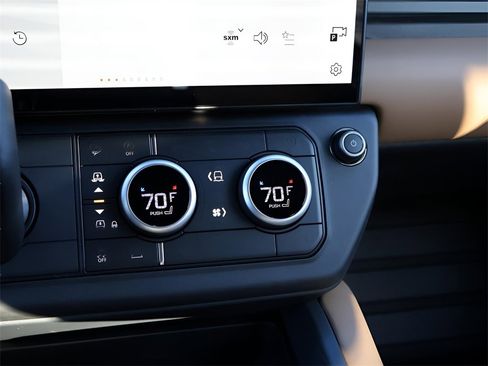 New 2026 Land Rover Defender 110 X-Dynamic SE image 25