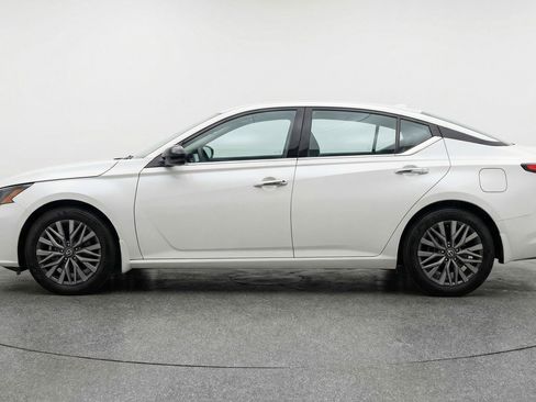 Used 2025 Nissan Altima 2.5 SV image 5
