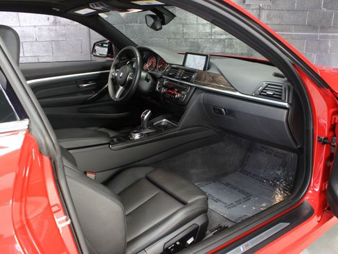 Used 2015 BMW 428i Coupe w/ M Sport image 32