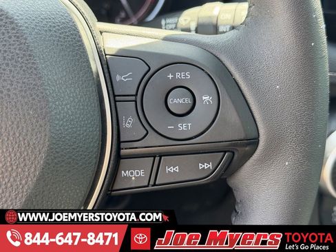 Used 2023 Toyota RAV4 XLE Premium image 23