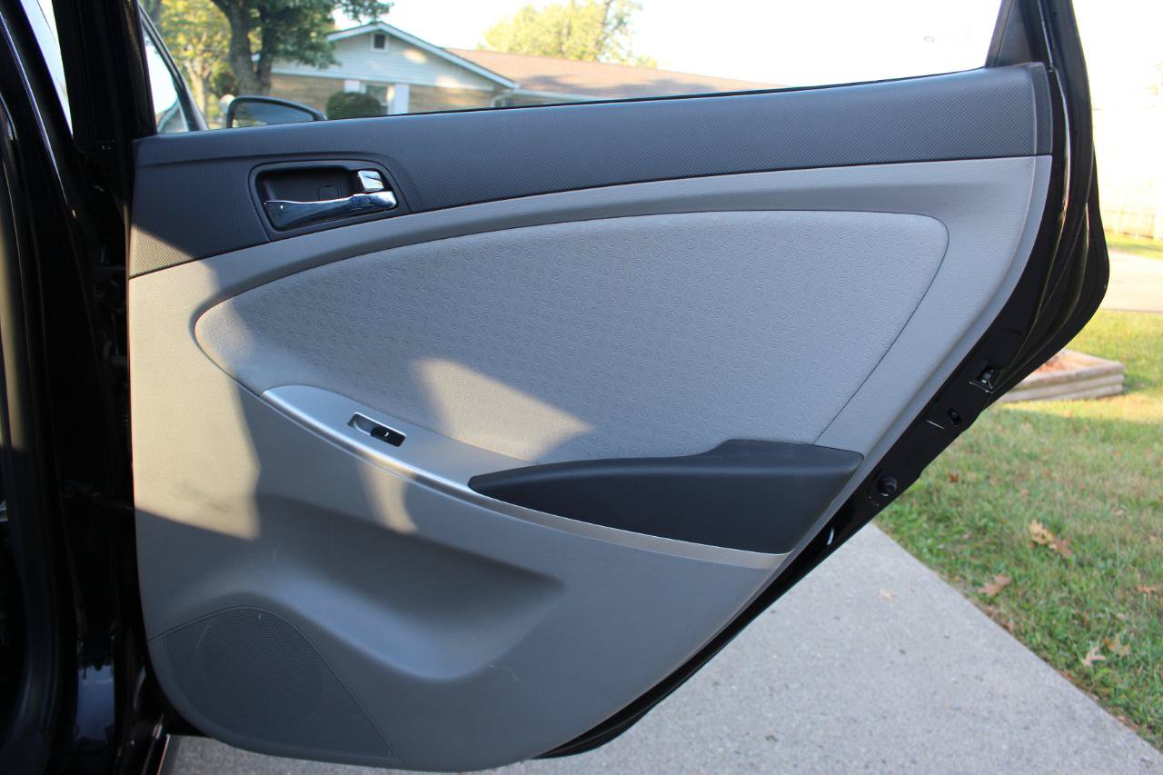 Used 2014 Hyundai Accent SE FWD image 30