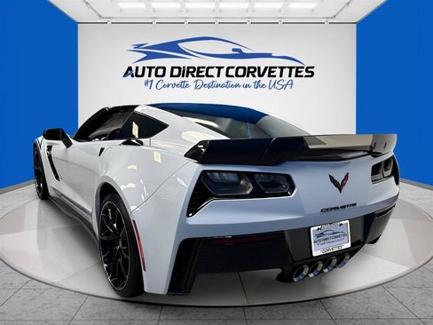 Used 2018 Chevrolet Corvette Z06 w/ Carbon 65 Edition RWD image 8