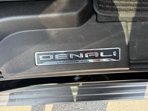 Used 2025 GMC Yukon Denali Ultimate w/ LPO, Floor Liner Package AWD/4WD image 21