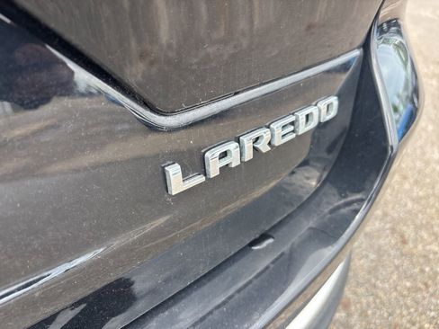 Used 2023 Jeep Grand Cherokee Laredo w/ Luxury Tech Group I AWD/4WD image 4